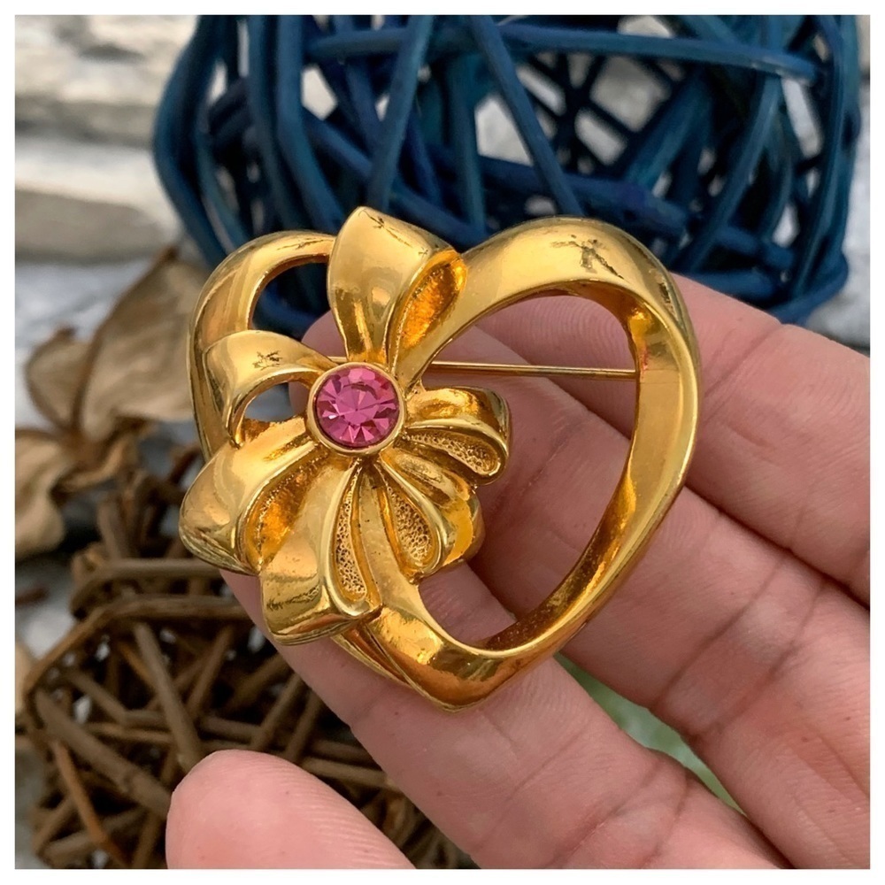 Vintage 1992 Avon October Simulated Pink Tourmaline Birthstone Heart Brooch Pin